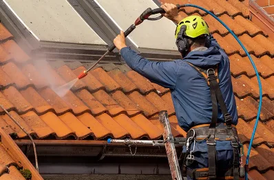 Démoussage et hydrofuge de toiture à Aiglun